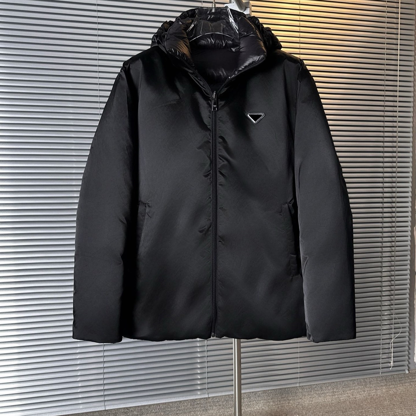 欧货男士羽绒服双面穿三角标外套