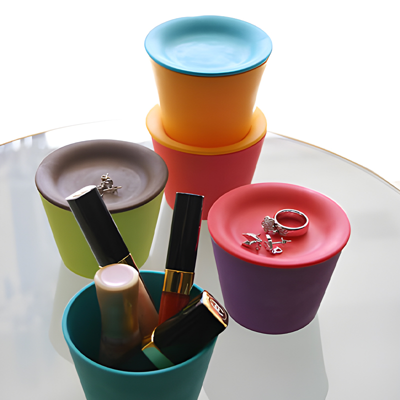 利快日本进口Sceltevie带盖树脂多功能漱口洗漱杯撞色设计银离子