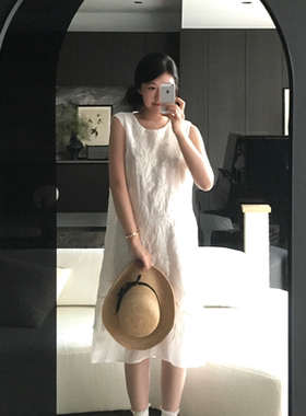 FUTURE BEATS 无袖暗纹底部流苏感搭配宽松中长款连衣裙