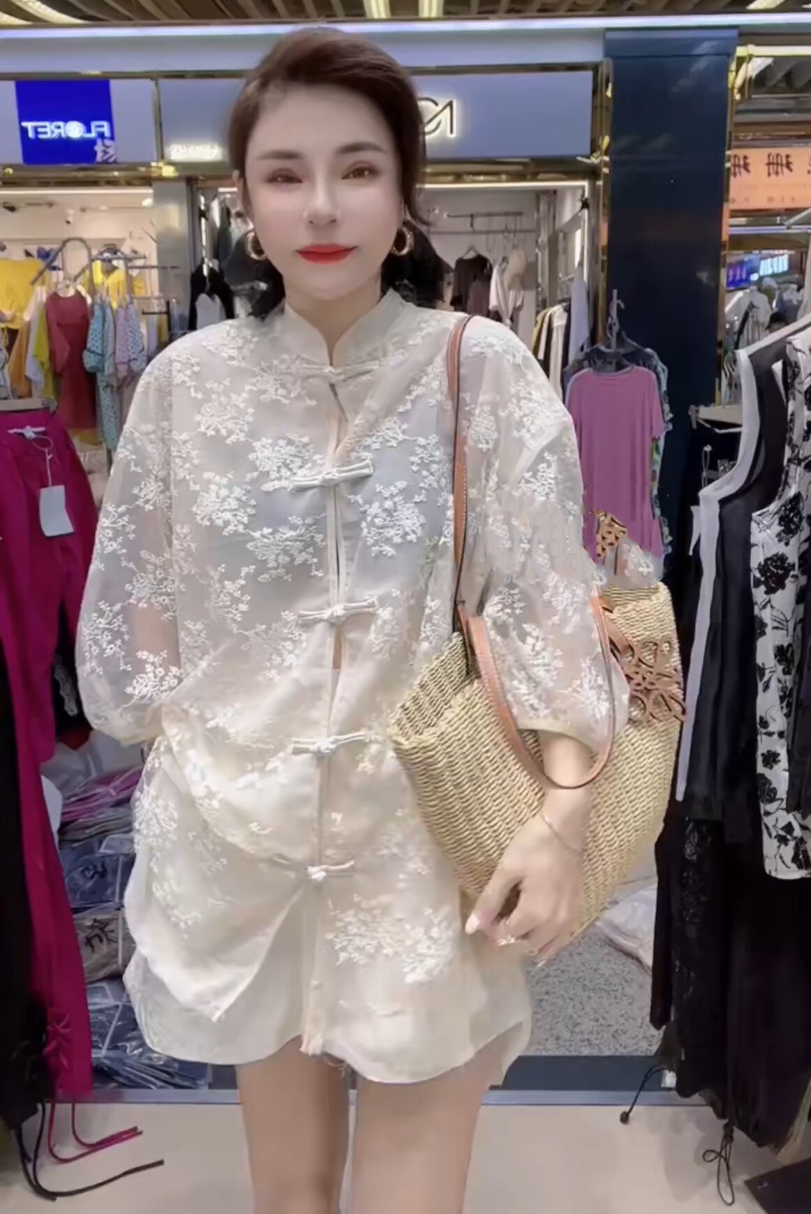 欧货杏色小立领盘扣仙仙蕾丝中长款衬衫防晒衫欧洲站2022年夏新款