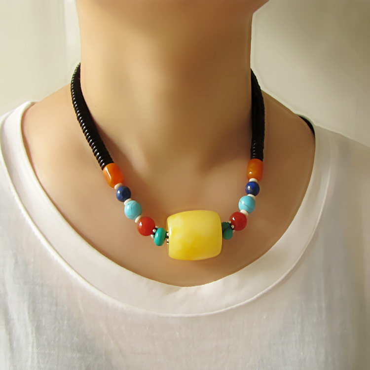 原创蜜蜡桶珠吊坠鸡油黄椰片挂件女款百搭毛衣链琥珀短款项链男士