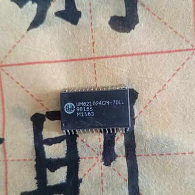 UM62256DM-70LL存储器