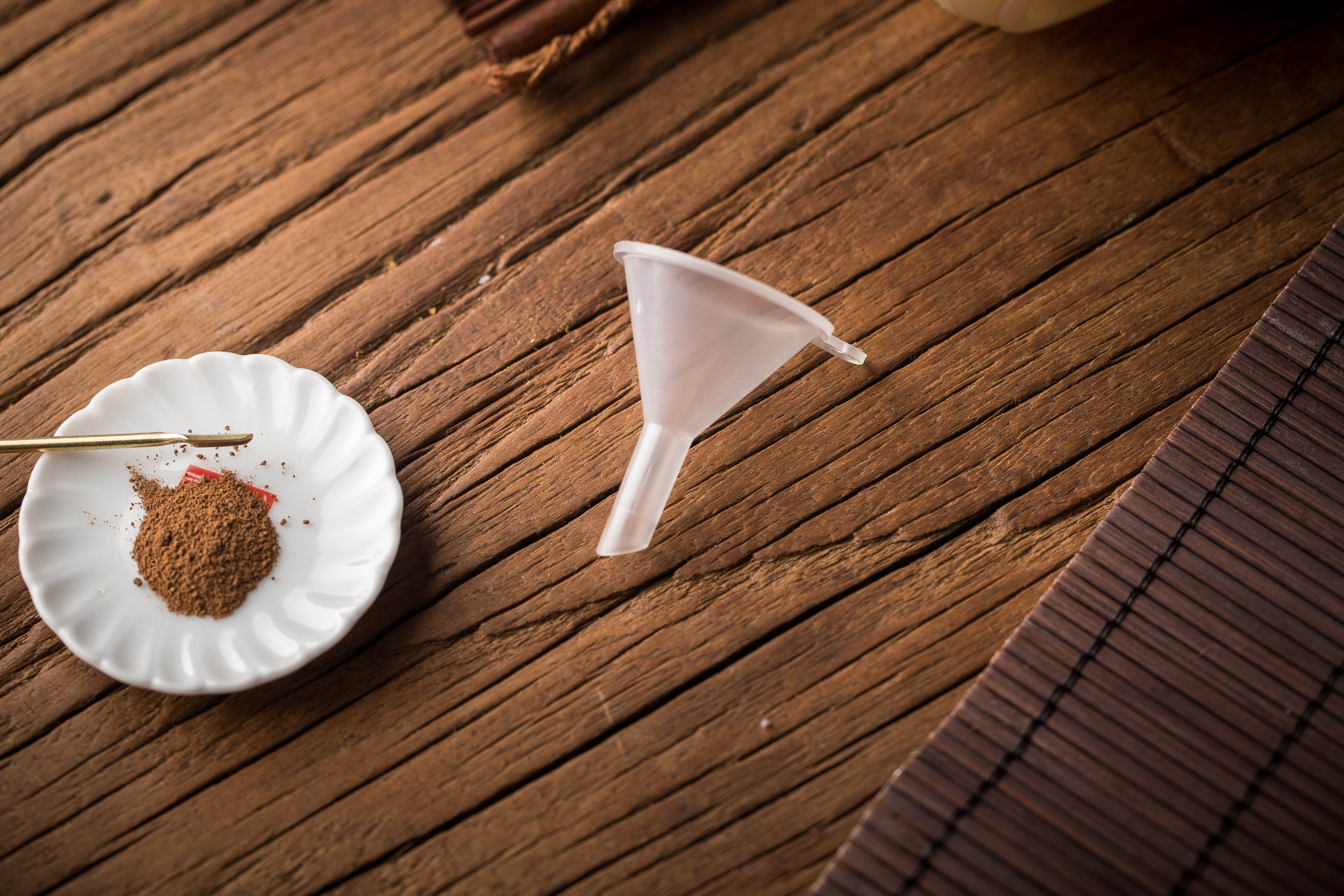 馥芳斋塑料迷你小漏斗鼻烟壶子弹密封舱碟勺瓶罐中药香粉分装工具|ruв категории ZIPPO/швейцарский армейский нож/очки, вино - от Buy2taobao.com для оказания профессиональной услуги покупки агента Taobao