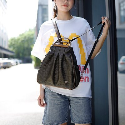 法国小众设计褶皱感双肩包女士欧货高颜值手拎背包多用大容量胸包