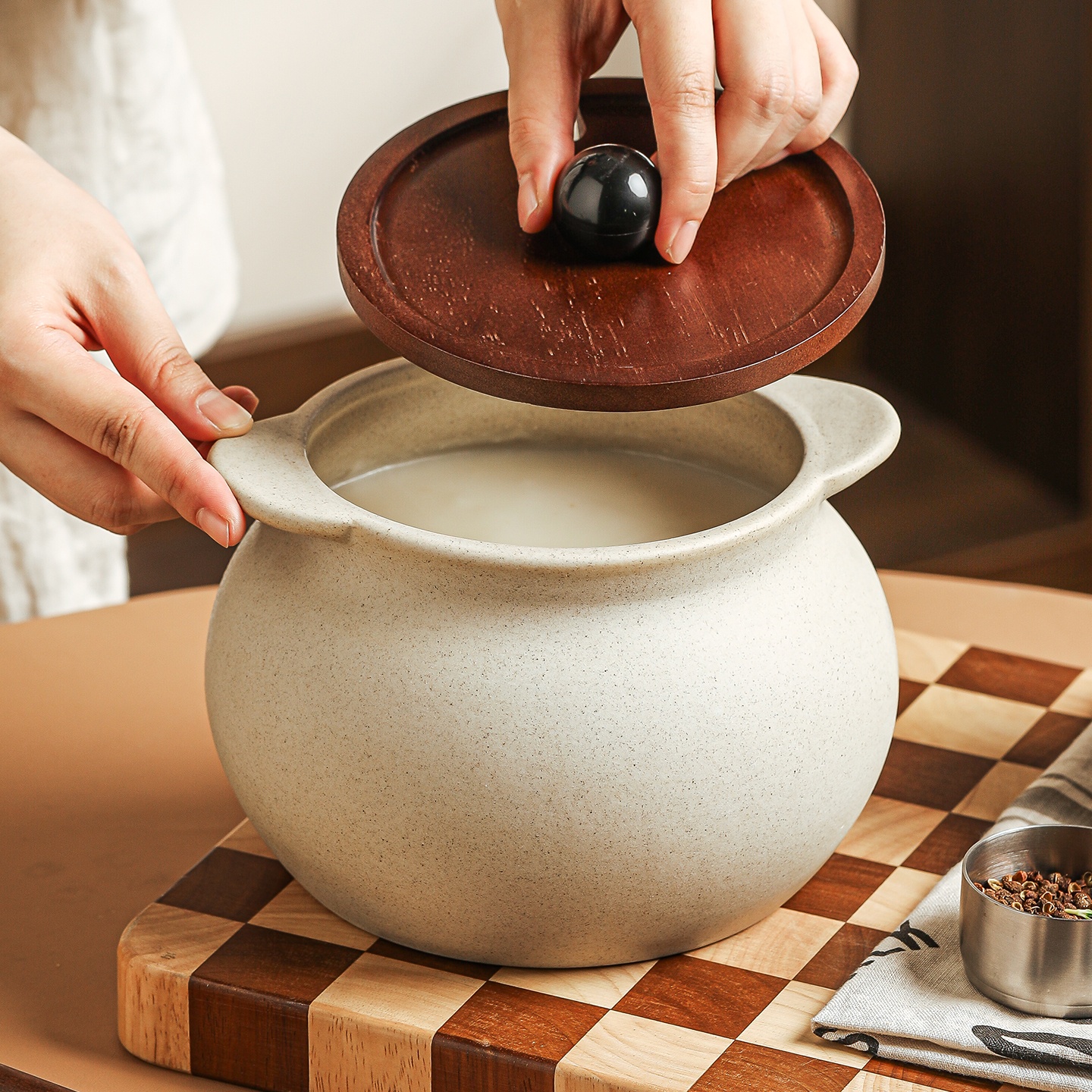 耐高温陶瓷猪油罐家用油泼辣子辣椒油罐厨房调料罐带盖带勺储油罐