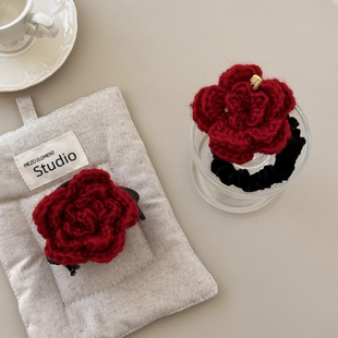 复古显白红色针织毛线手钩玫瑰花花朵皮筋头绳抓夹半爪高级感发饰