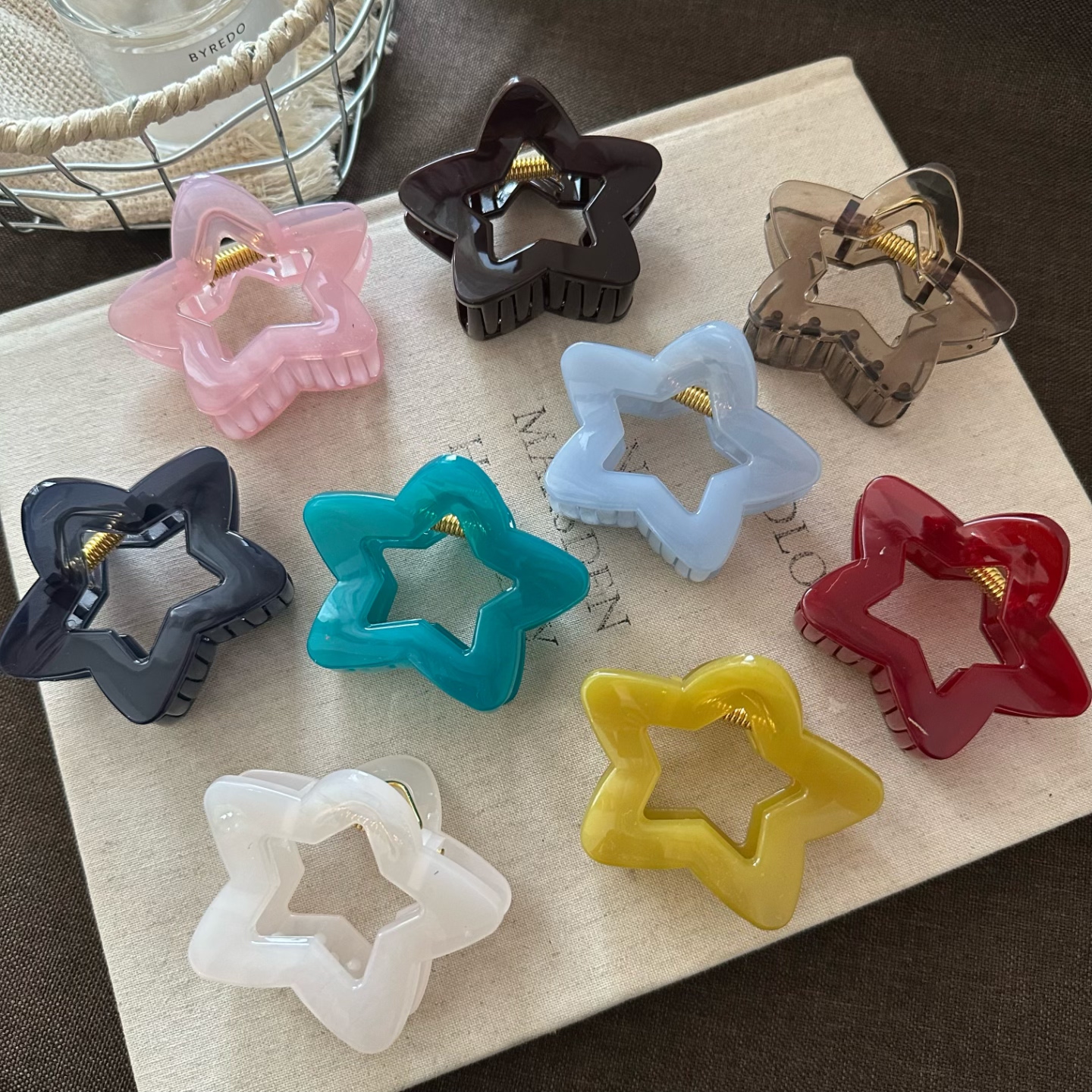 韩系新款果冻色星星抓夹可爱糖果色半抓发夹后脑勺鲨鱼夹盘发发夹