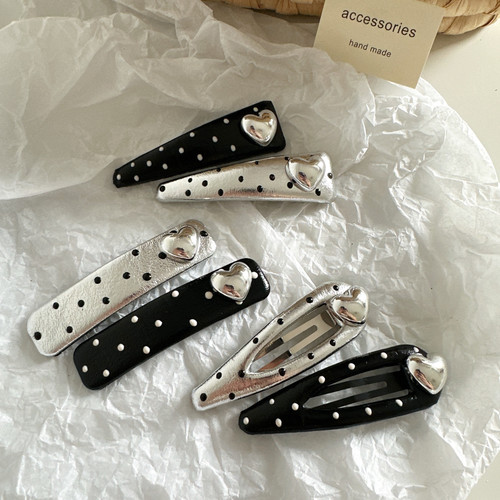韩系皮质波点银色爱心发夹