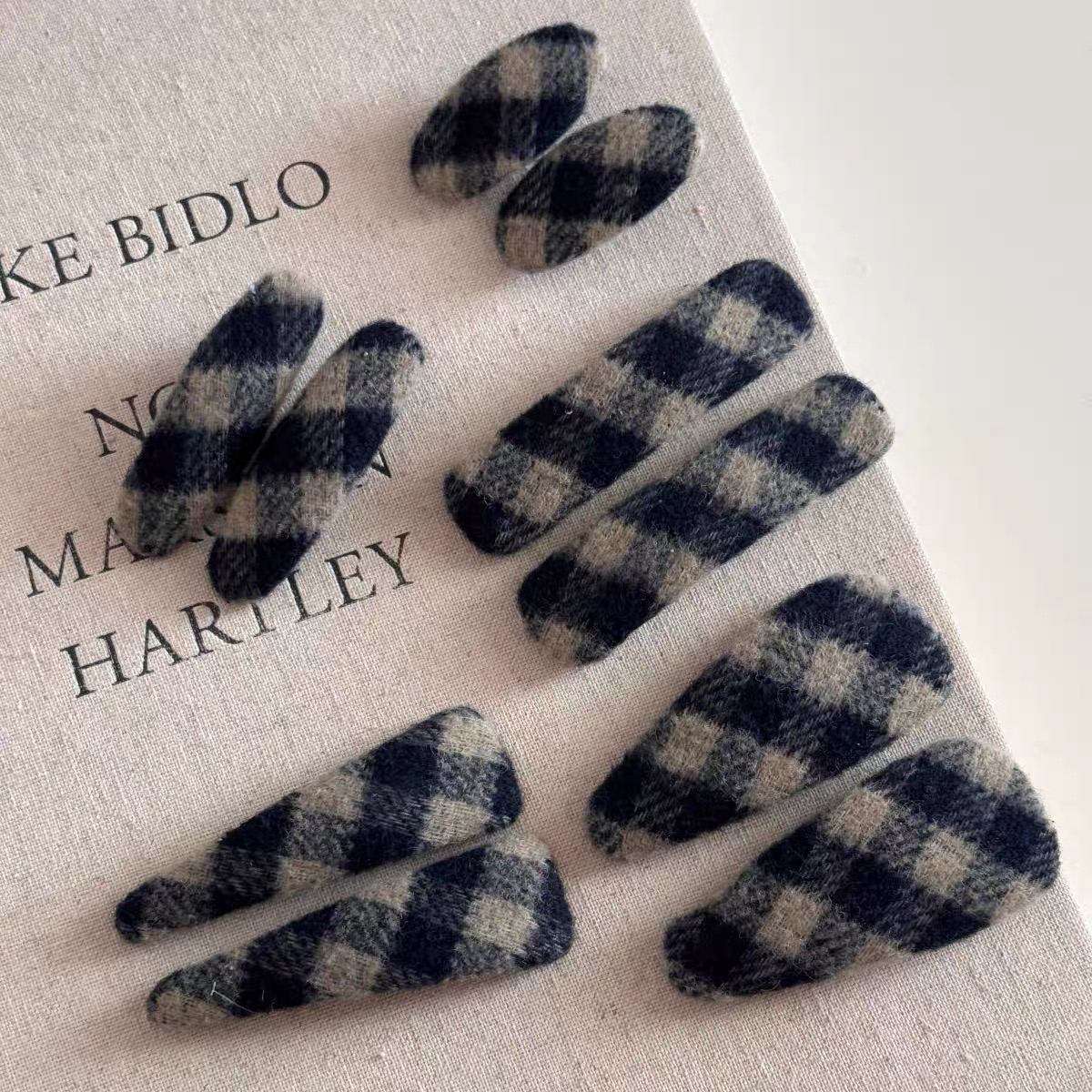 复古百搭藏青格纹布艺发夹秋冬毛绒侧边夹气质发卡刘海夹bb夹发饰