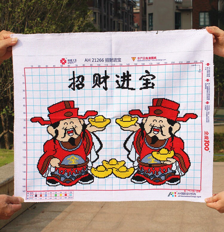 绣好的纯手工十字绣成品生意兴隆