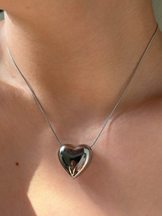 734夸张大爱心不掉色钛钢锁骨项链女小众chocker颈链韩系毛衣链