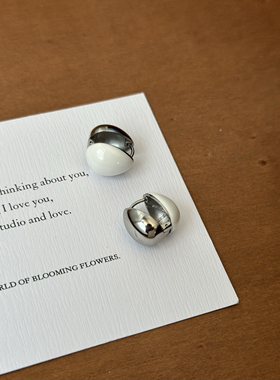 fever同款小众设计复古百搭圆球白色水滴耳钉光面高级感耳扣耳环