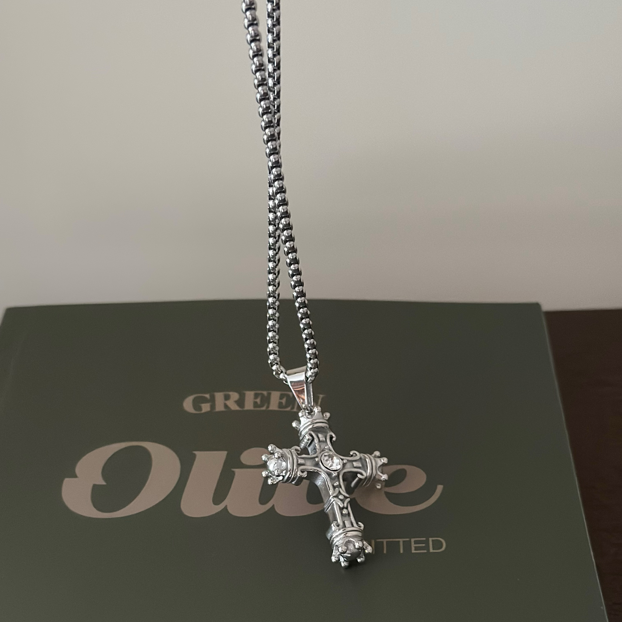 734钛钢夸张宫廷风复古十字架吊坠项链卫衣毛衣链小众项链白金色