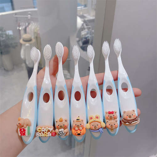 卡皮巴拉儿童宝宝幼儿2-12岁卡通可爱护齿初学乳牙训练软毛牙刷