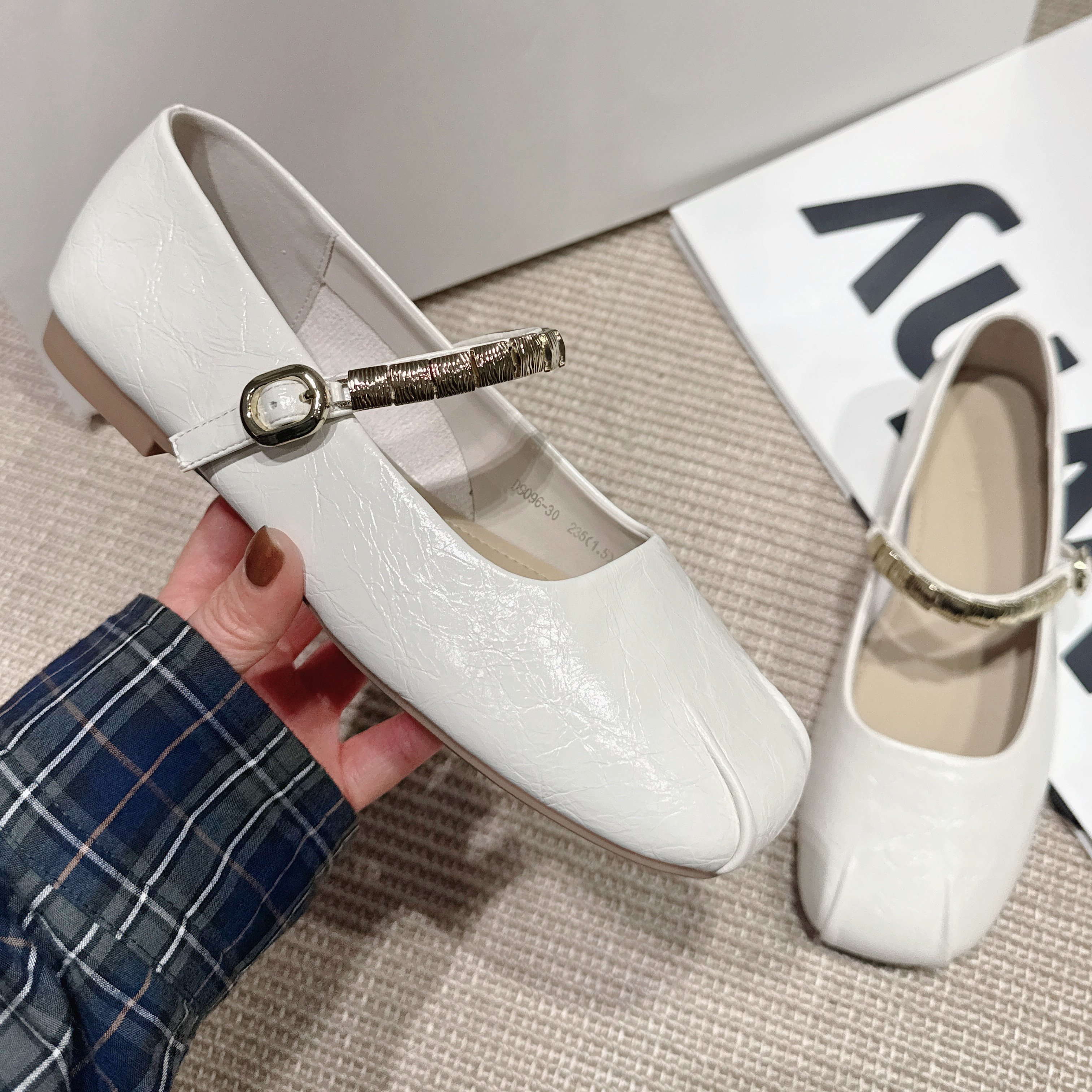 14法式洋气白色玛丽珍鞋女2026年春季新款金属一字带平底百搭单鞋,女鞋,玛丽珍鞋,淘宝优惠券,粉丝福利购,淘宝优惠卷