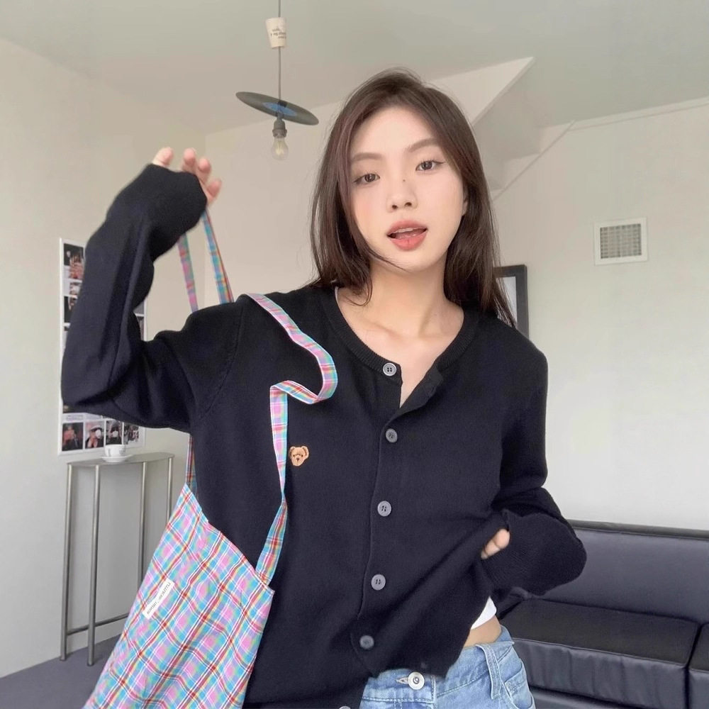 灰色可爱甜美刺绣长袖毛衣开衫外套女秋季宽松显瘦休闲针织衫