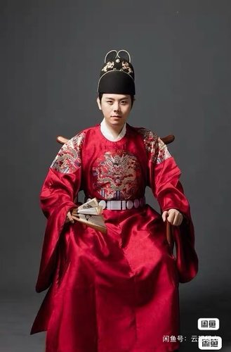 出租卿琚阁汉服婚服租赁明制男款圆领袍织金妆花纱团龙补子写真