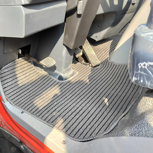 重汽豪沃宽体中体统帅悍将货车专用亚麻脚垫豪沃2W2M窄体国6 中国