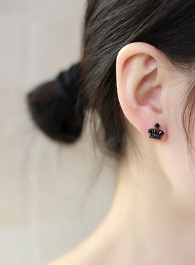 小众个性黑色皇冠耳钉 s925银针锆石复古精致王冠耳环日韩ins