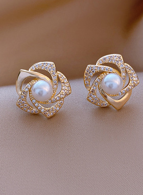 耳钉女新款小巧精致花朵珍珠耳饰气质高级轻奢大气设计感小众耳环