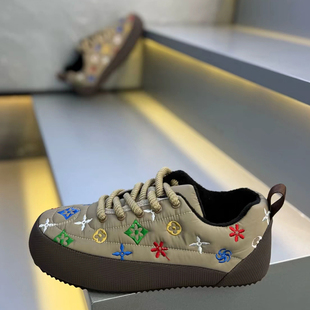 潮牌男鞋冬季新款时尚刺绣印花休闲鞋百搭舒适包底加绒保暖雪地棉