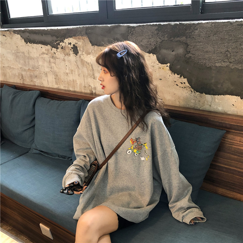 Real shot loose cartoon printed sweater