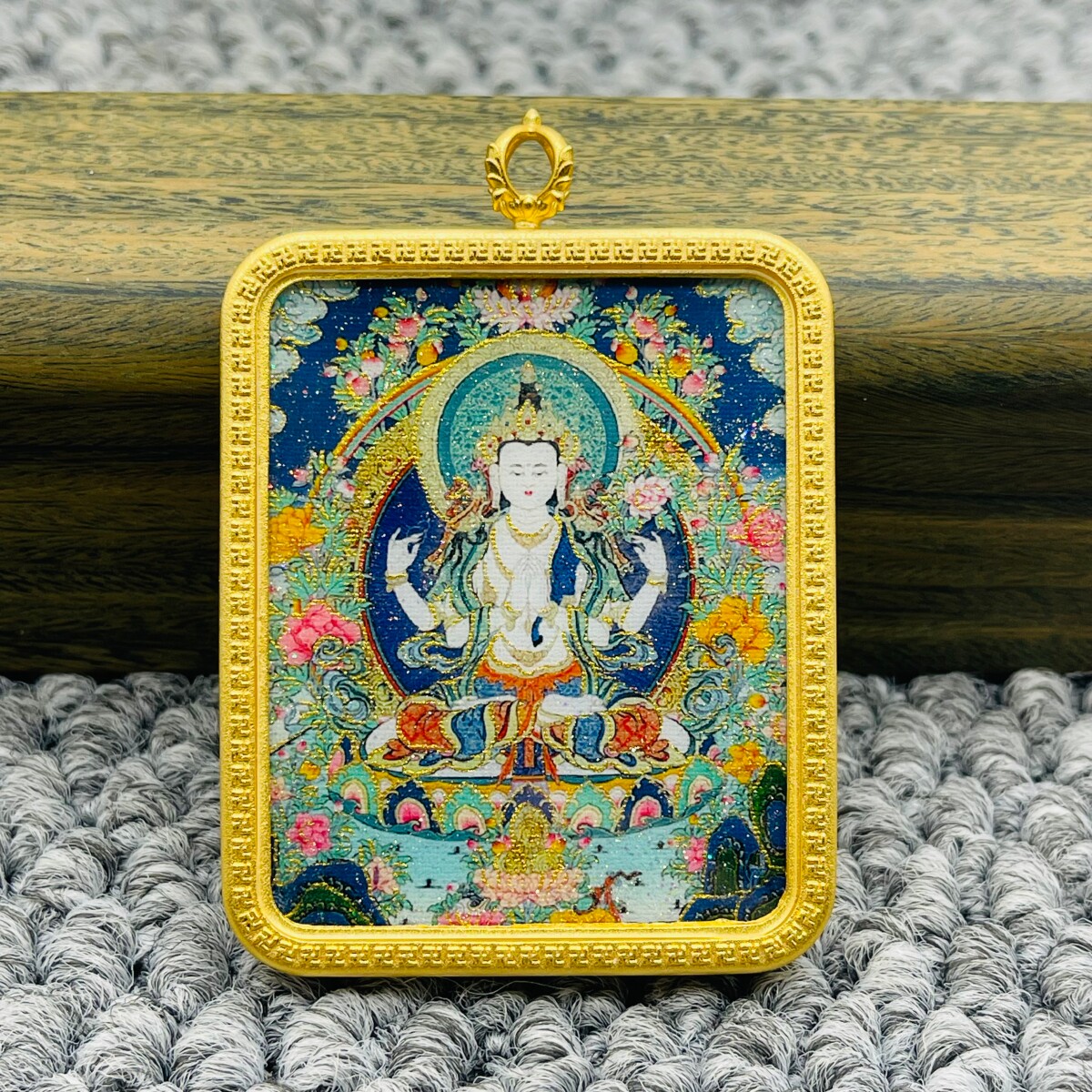 洒金手绘四臂观音属鼠生肖本命佛唐卡佛牌护身符吊坠金色噶乌盒