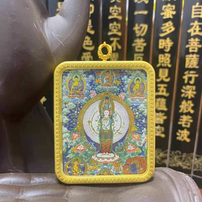描金手绘千手观音属鼠生肖本命佛唐卡佛牌护身符吊坠铜镀金噶乌盒