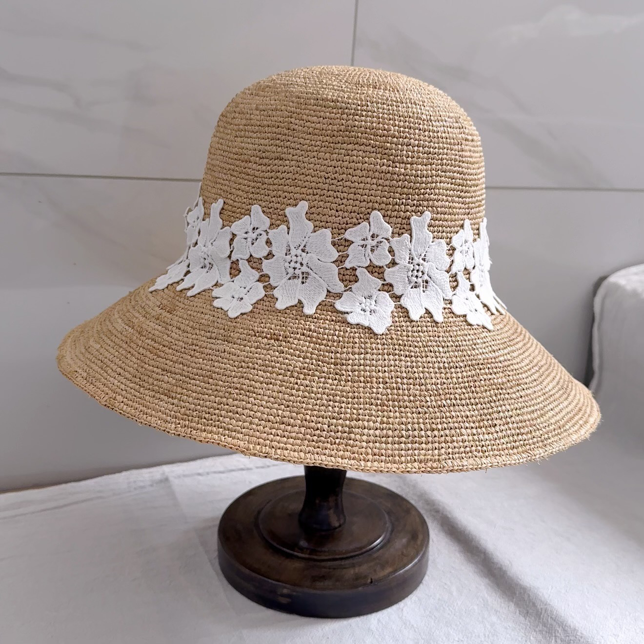 日系蕾丝刺绣拉菲草遮阳帽女夏季出游百搭渔夫帽可折叠草编盆帽