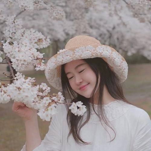 日系拉菲草草帽女夏季度假蕾丝花朵沙滩帽可折叠草编大檐渔夫帽子