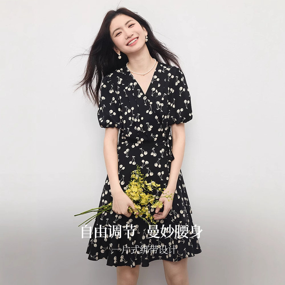 时尚修身显瘦复古碎花连衣裙女小个子法式V领茶歇裙子2025夏新款
