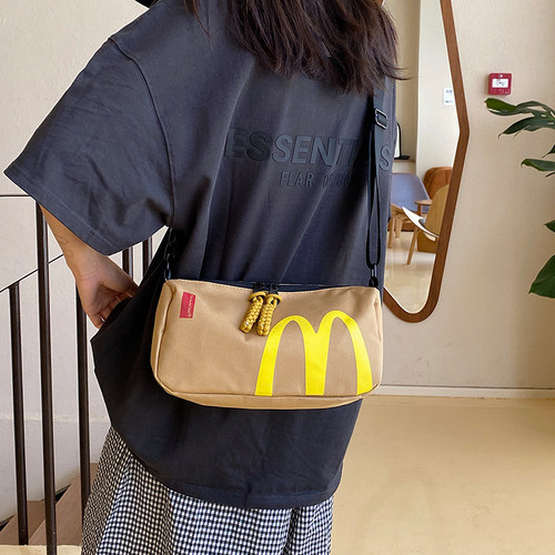 2024年新款斜挎包包简约时尚牛皮纸休闲单肩包大容量学院风女包包