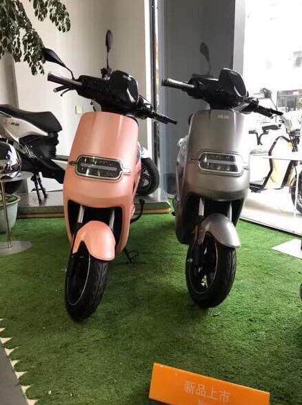 雅迪欧尚电摩配件全套塑件外壳灯具散件爱玛台铃绿源绿驹绿佳原厂