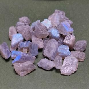 天然月光石拉长石灰月光裸石随行原石摆件能量石毛料水晶原料摆件