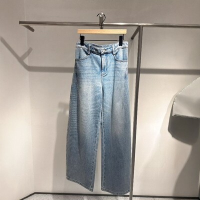 佳禾艾诺丝2026春装新款蓝色百搭显瘦阔腿牛仔裤女弯刀裤BR321109