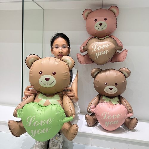 ins风哑光立体抱心熊绿粉棕色