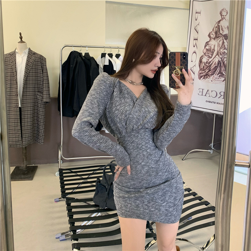 Real price real shot Korean temperament V-neck slim autumn and winter waist long sleeve knitted buttock bottom dress