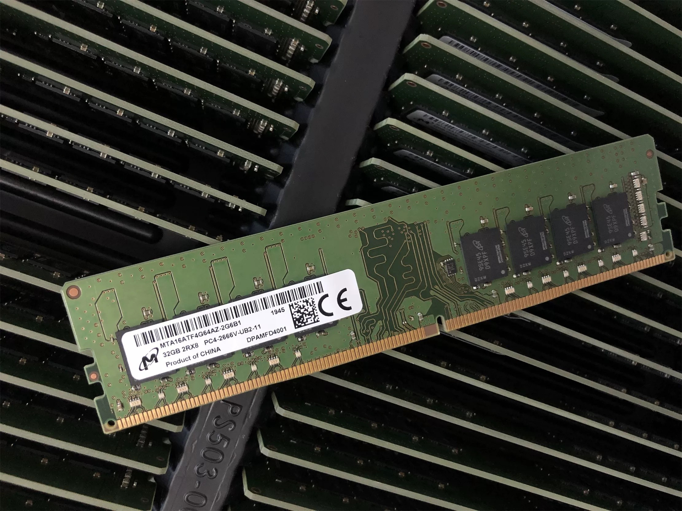 全新镁光MTA16ATF4G64AZ-2G6B1台式机内存条 32G DDR4 2666 UDIMM