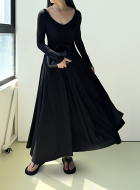 Plain Sight 黑色再生纤维优雅V领插片大摆连衣裙