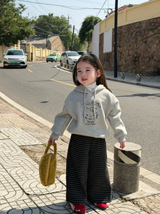 女童加绒卫衣kt猫套装秋装2025女宝连帽衫上衣条纹裤休闲风两件套