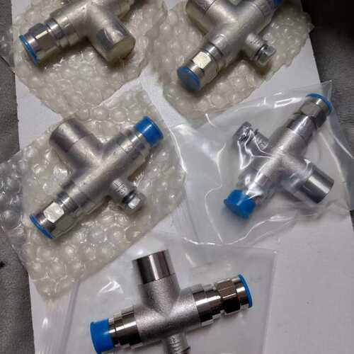 议价亨鑫天馈防雷器天馈线避雷器N型接口可维修