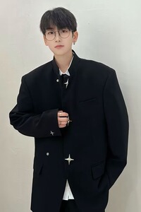 W126P75高级感痞帅西装外套套装设计感金属扣垫肩西服男制服中山图片