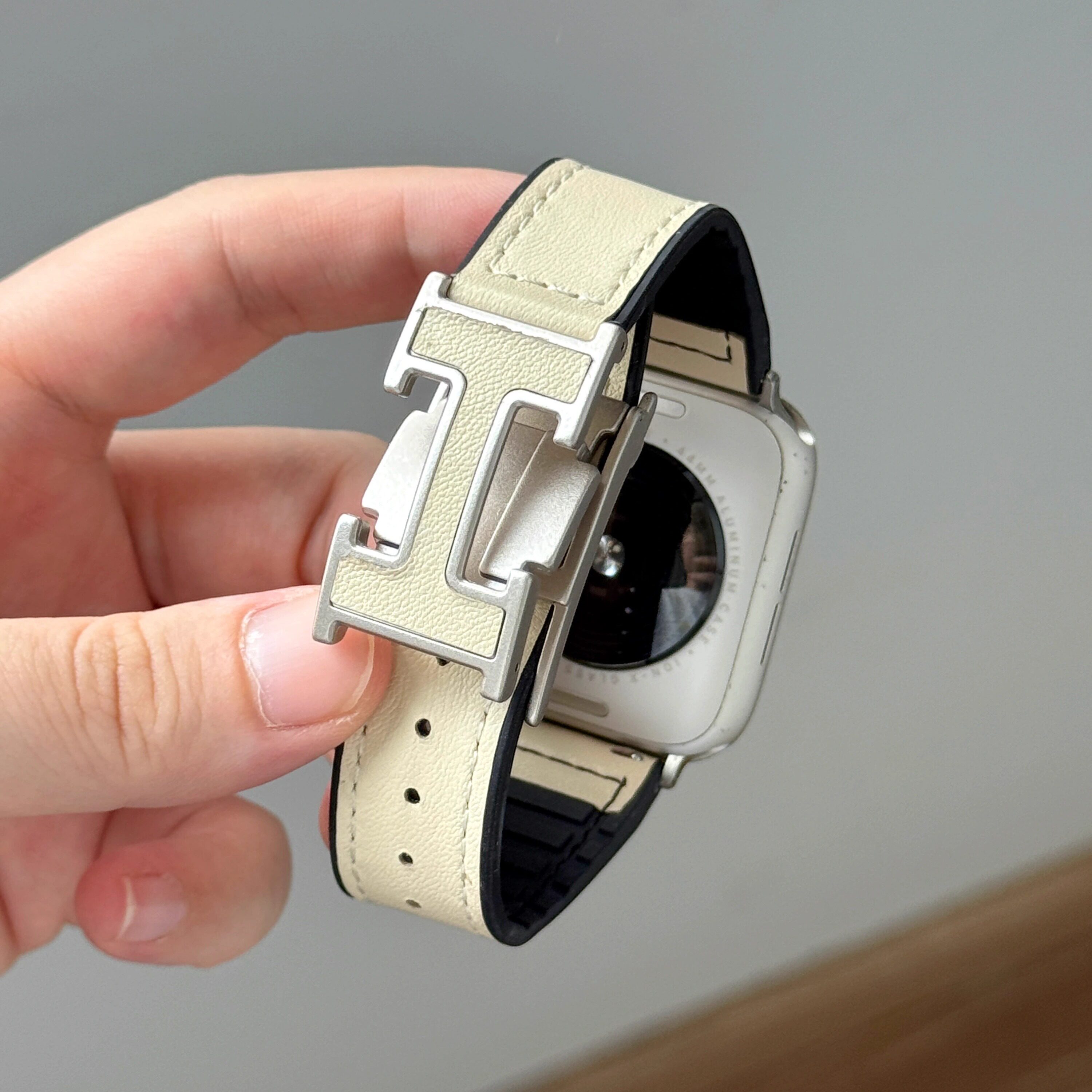 适用apple watchS11苹果手表带柔软硅胶拼皮iwatch987创意H磁吸扣