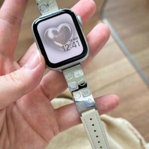 适用苹果手表带AppleWatchS10小熊金属图案拼皮iwatch9865SE2创意