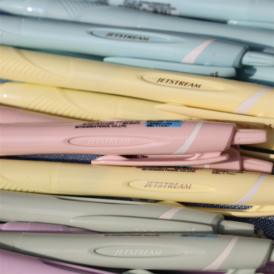 三菱中油笔柔和新色黑芯