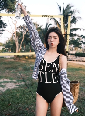 泰国设计感连体泳衣女夏黑色字母小众修身显瘦性感辣妹度假泡温泉