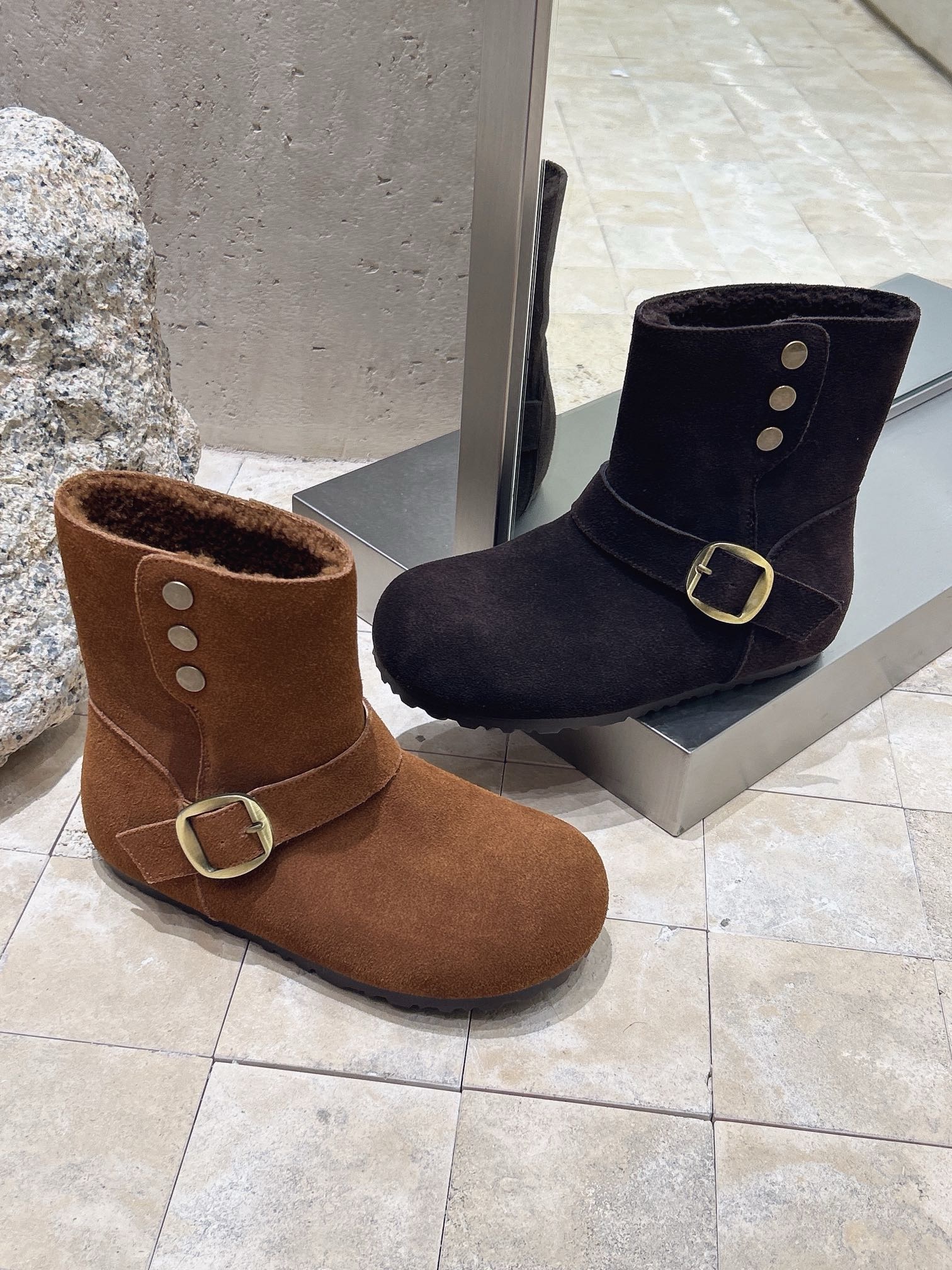 卡皮巴拉大头皮带扣磨砂真皮马丁靴女2025冬季新款加绒保暖短筒靴