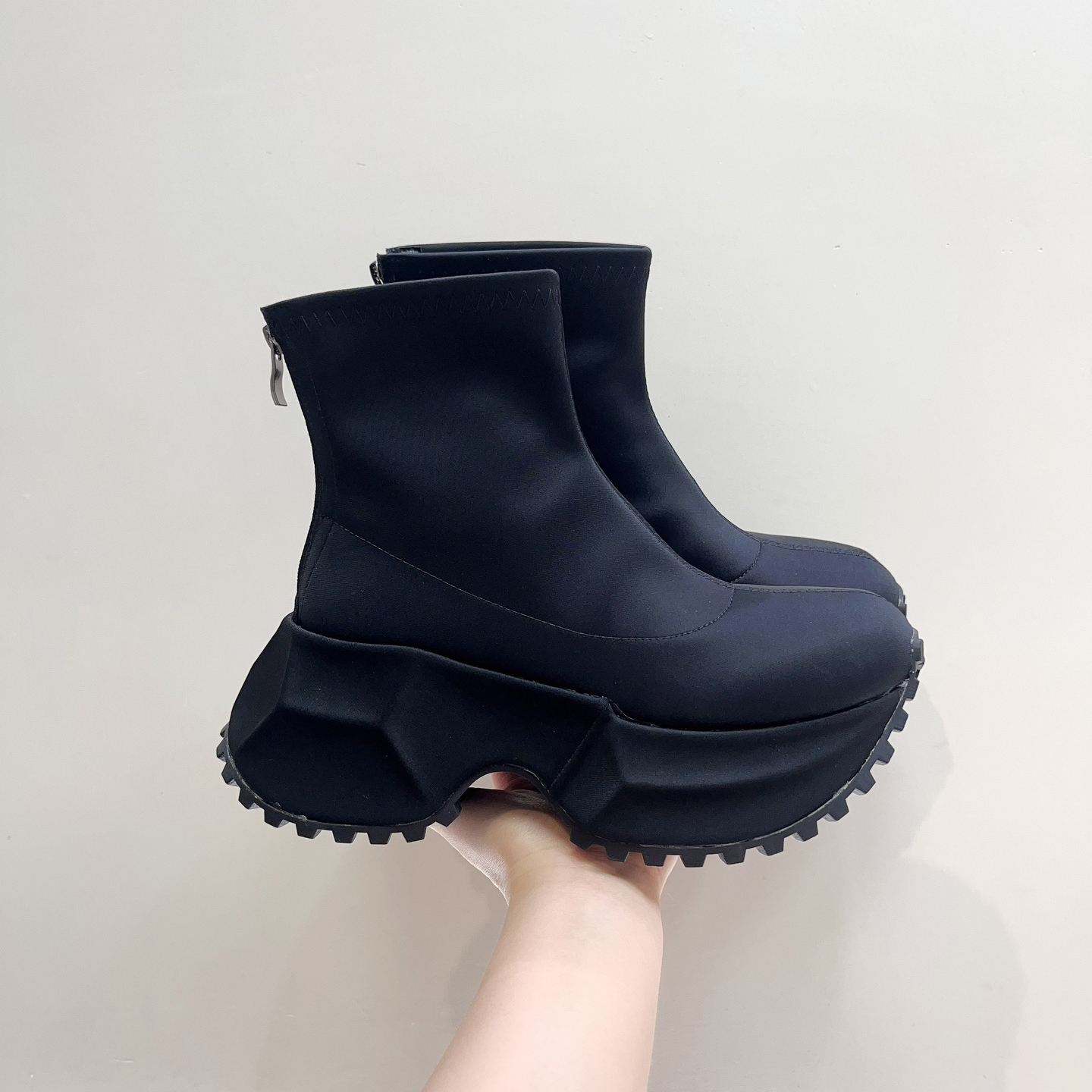 2025早秋新款复古风圆头弹力靴