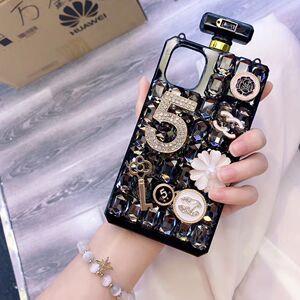 适用iPhone12香水瓶手机壳苹果13奢华镶钻14Pro带挂绳15ProMax满钻高级感保护壳女款
