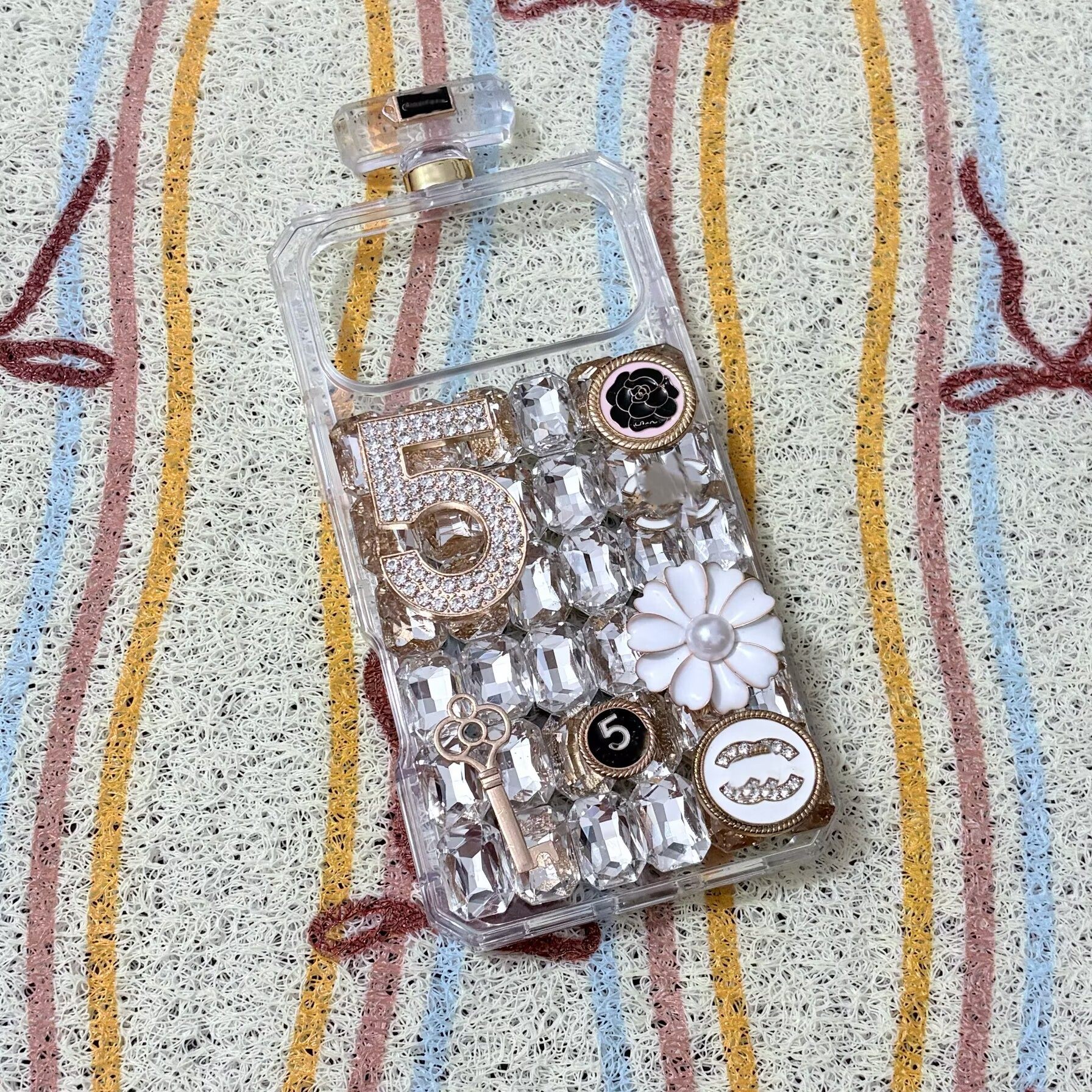 适用iPhone17香水瓶手机壳苹果14奢华镶钻15Pro带挂绳16ProMax满钻高级感保护壳女款